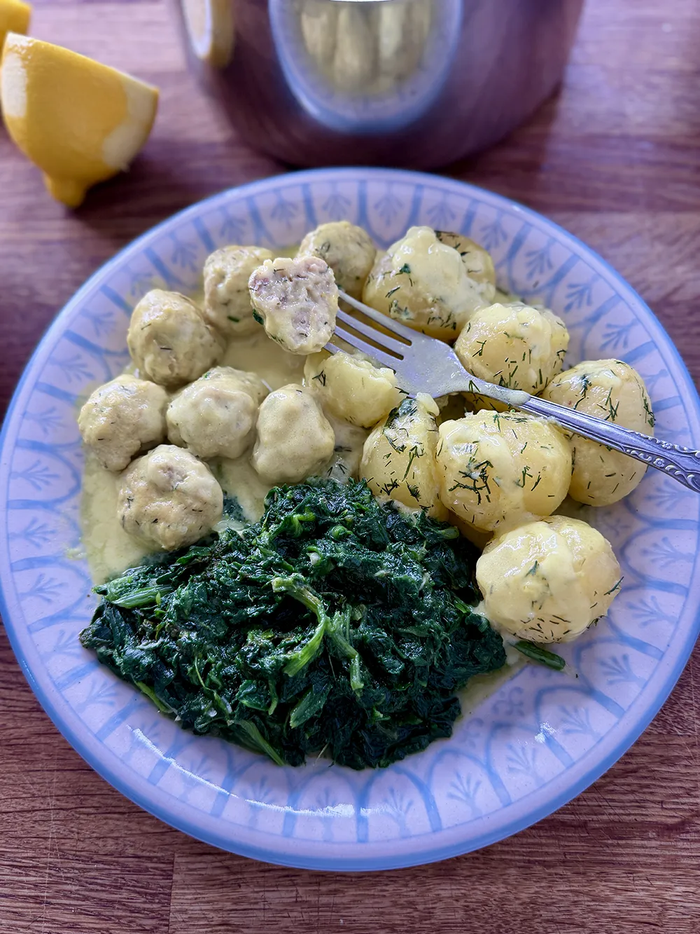 Pulpeciki z karpia w sosie cytrynowym